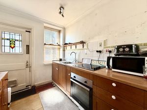 Kitchen- click for photo gallery